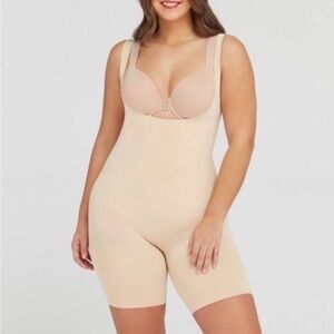 Spanx Seamless Beige Nude Shapewear Plus Size Bodysuit Shorts Open Crotch